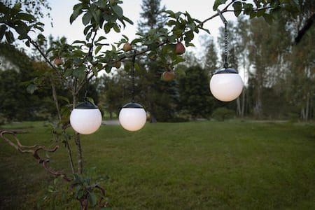 Globus Solcellsdekoration 10 cm - vit och svart - Belysning & el - Utomhusbelysning - Solcellslampa & solcellsbelysning