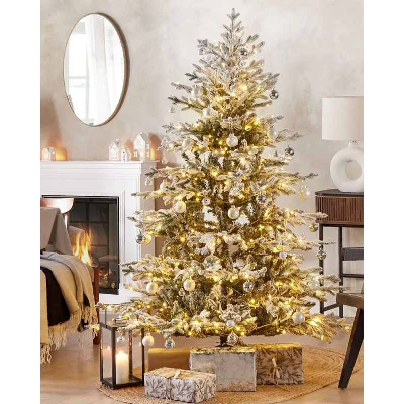 Brisco Snöig Plastgran 180 cm med Belysning - Vit|Grön - Inredning - Julpynt & helgdekoration - Julpynt & juldekoration - Plastgran