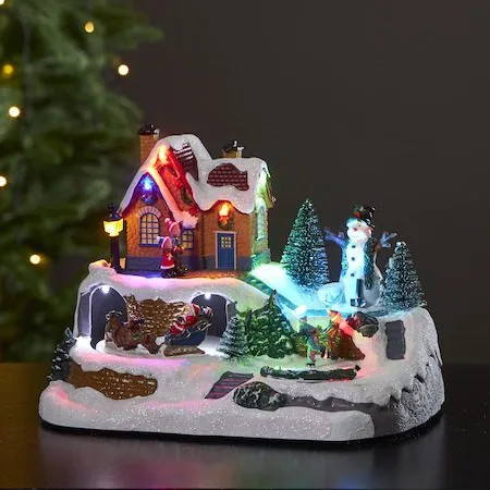 Juldekoration Winterville Roterande Julby 23,5x17 cm - Flerfärgad - Inredning - Julpynt & helgdekoration - Julpynt & juldekoration - Julängel & julfigur