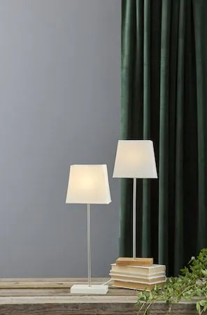 Leo Adventsstjärna på Fot med Skärm 43 cm i Plast med Träben - Vit - Inredning - Julpynt & helgdekoration - Julpynt & juldekoration