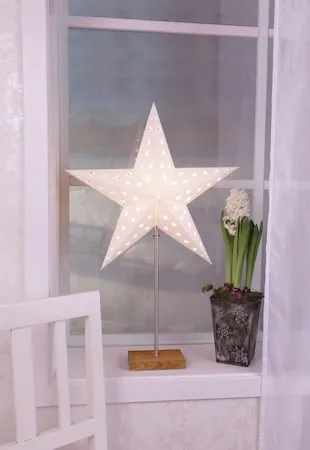 Leo Adventsstjärna på Fot med Skärm 43 cm i Plast med Träben - Vit - Inredning - Julpynt & helgdekoration - Julpynt & juldekoration