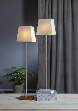 Moa Hög Adventsstjärna på Fot 82 cm med skärm i Plast med Metallstativ - Vit - Inredning - Julpynt & helgdekoration - Julpynt & juldekoration