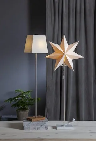 Moa Hög Adventsstjärna på Fot 82 cm med skärm i Plast med Metallstativ - Vit - Inredning - Julpynt & helgdekoration - Julpynt & juldekoration