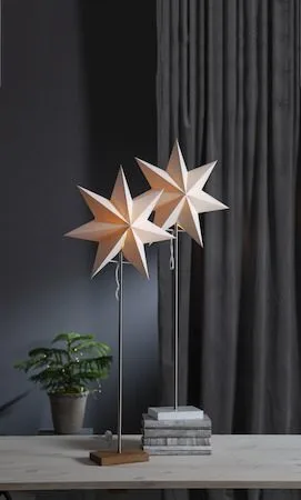 Moa Hög Adventsstjärna på Fot 82 cm med skärm i Plast med Metallstativ - Vit - Inredning - Julpynt & helgdekoration - Julpynt & juldekoration