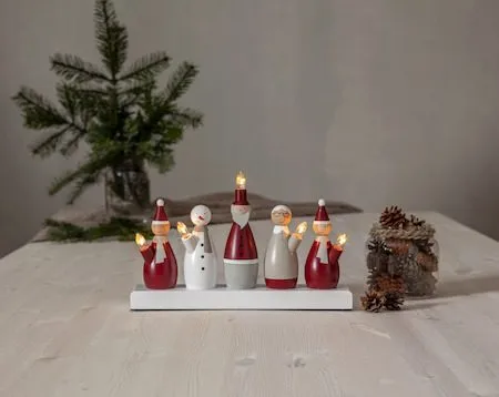 Tomtefamilj Adventsljusstake Luciatåg 33.5 cm - Ljusstake i Trä för Advent - Vinröd - Inredning - Julpynt & helgdekoration - Julpynt & juldekoration