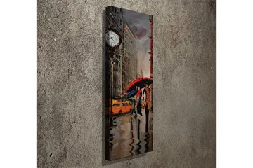 Canvastavla 30x80 cm - Livlig stadsscen med människor som går under paraplyer i regnet - Röd / Gul / Grå - Inredning - Tavlor & konst - Canvastavlor