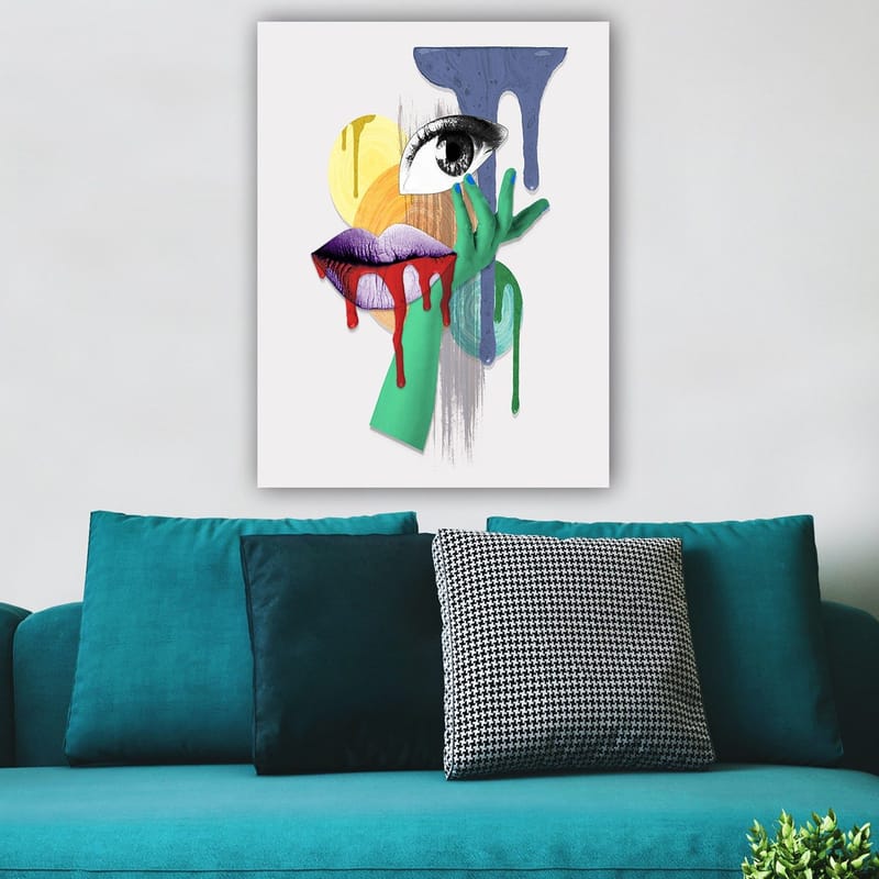 Canvastavla 70x100 cm - Ett surrealistiskt porträtt med en öga, läppar och en hand i livfulla färger - Grön / Lila / Röd - Inredning - Tavlor & konst - Canvastavlor