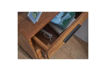 Wohnling Sängbord & Nattduksbord 45 cm i Massivt Sheeshamträ med Valnötsutseende, Förvaring med 3 Lådor och Dörr - Brun - Möbler - Bord & matgrupper - Avlastningsbord - Sängbord & nattduksbord