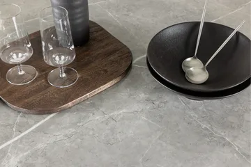 Härön Runt Matbord 120 cm i Glas med Marmorutseende - Brun - Möbler - Bord & matgrupper - Matbord & köksbord