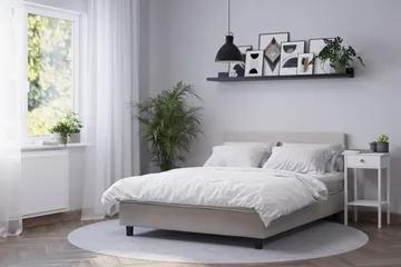 Billingen Komplett Sängpaket – Kontinentalsäng 140x200 cm i Tyg med Sänggavel + Bäddmadrass med Fasthetsgrad Medium - Beige - Möbler - Säng - Komplett sängpaket