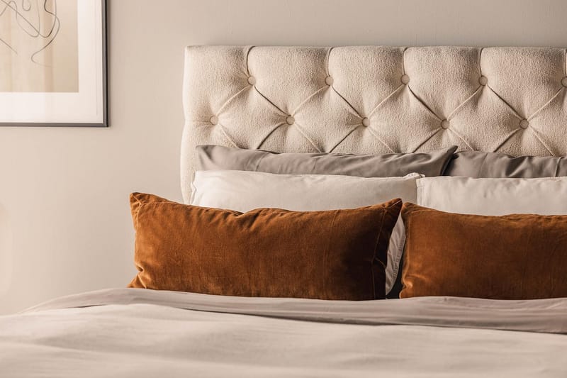 Oslo Lyx Sängpaket Boucle 140x200 Djuphäftad gavel - Ljusbeige - Möbler - Säng - Kontinentalsäng