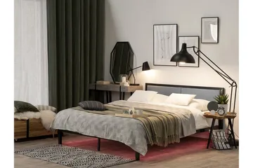 Clamart Komplett Sängpaket – Ramsäng 160x200 cm i Tyg med Sänggavel + Bäddmadrass - Ljusgrå - Möbler - Säng - Ramsäng