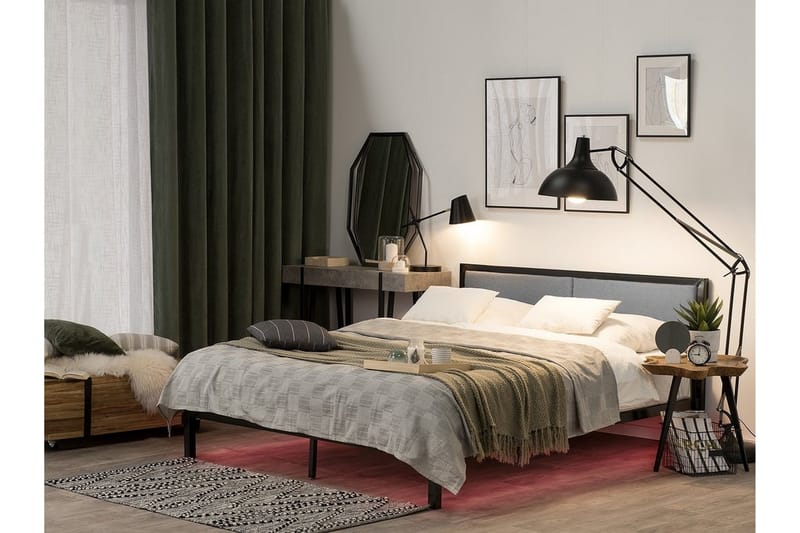 Clamart Komplett Sängpaket – Ramsäng 160x200 cm i Tyg med Sänggavel + Bäddmadrass - Ljusgrå - Möbler - Säng - Ramsäng
