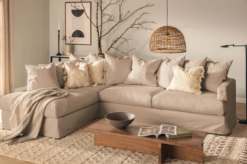 Menard 4-sits Vänstervänd L-formad Djup Schäslongsoffa i Tyg - Beige - Möbler - Soffa - Divansoffor & schäslongsoffa