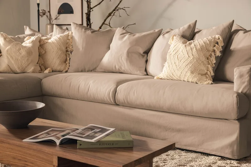 Menard 4-sits Vänstervänd L-formad Djup Schäslongsoffa i Tyg - Beige - Möbler - Soffa - Divansoffor & schäslongsoffa