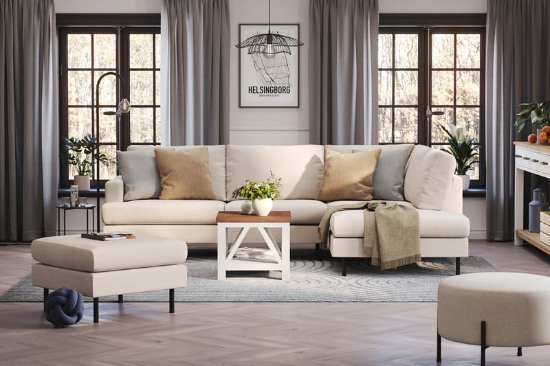 Menard Compact 4-sits Högervänd L-formad Schäslongsoffa i Tyg - Beige - Möbler - Soffa - Divansoffor & schäslongsoffa