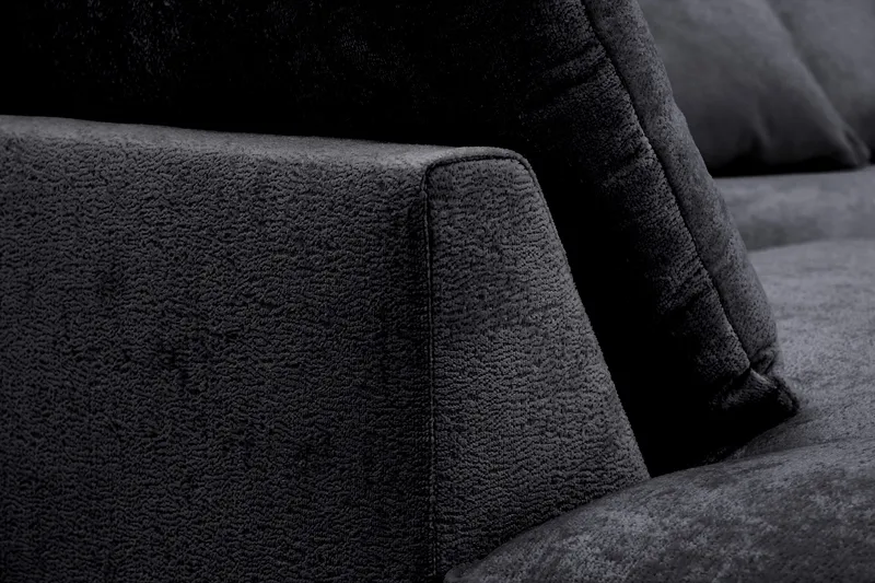 Rossita Lyx 4-sits Vänstervänd L-formad Extra Djup Schäslongsoffa i Chenille - Trenza 01, Svart Chenille - Möbler - Soffa - Divansoffor & schäslongsoffa