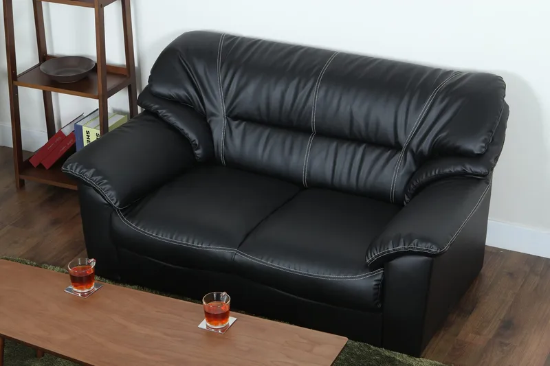 Dominic soffa 2-sits - Svart konstläder - Svart - Möbler - Soffa - Skinnsoffor
