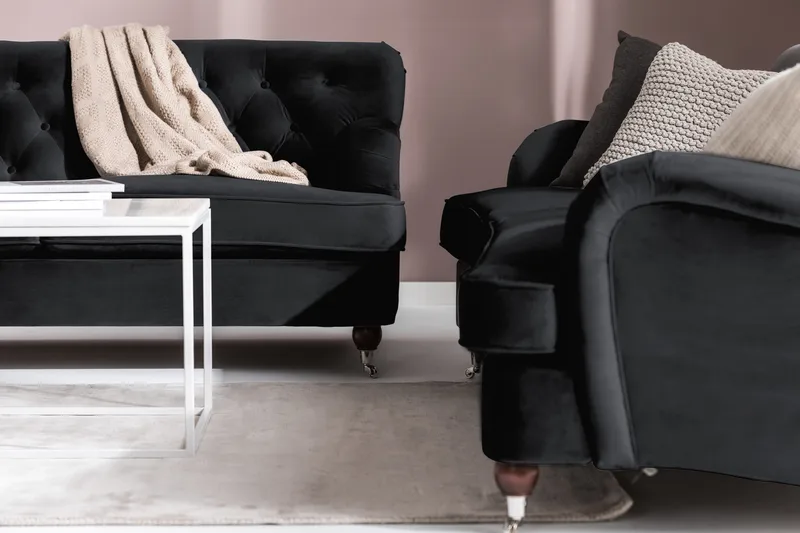 Howard Riviera Soffgrupp Svängd 3-sits + 2-sits Soffa + Fåtölj + Fotpall i Sammet - Svart - Möbler - Soffa - Soffgrupp - Soffgrupp 3 2 1