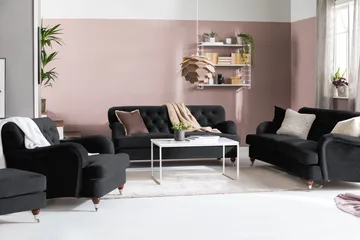Howard Riviera Soffgrupp Svängd 3-sits + 2-sits Soffa + Fåtölj + Fotpall i Sammet - Svart - Möbler - Soffa - Soffgrupp - Soffgrupp 3 2 1