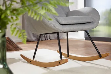 Norela Gungstol - ljusgrå med naturbrunt och svart underrede - Möbler - Stolar & fåtöljer - Gungstol