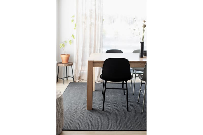 Elsa Matta 133x200 cm Svart - Vm Carpet - Textil & mattor - Mattor - Modern matta - Ullmatta