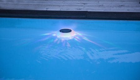 Pool light Solcellsdekoration 19 cm - vit med flerfärgat ljus - Trädgård & spabad - Utemiljö - Altan & terrass - Altanbelysning