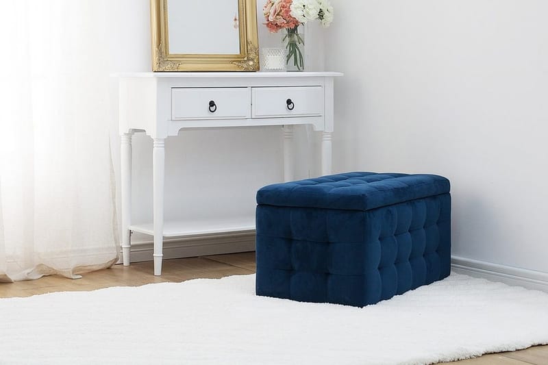 Michigan Dynbo| 42|72|40 cm - Blå - Möbler - Stolar & fåtöljer - Pall & puff - Fotpall - Chesterfield fotpall