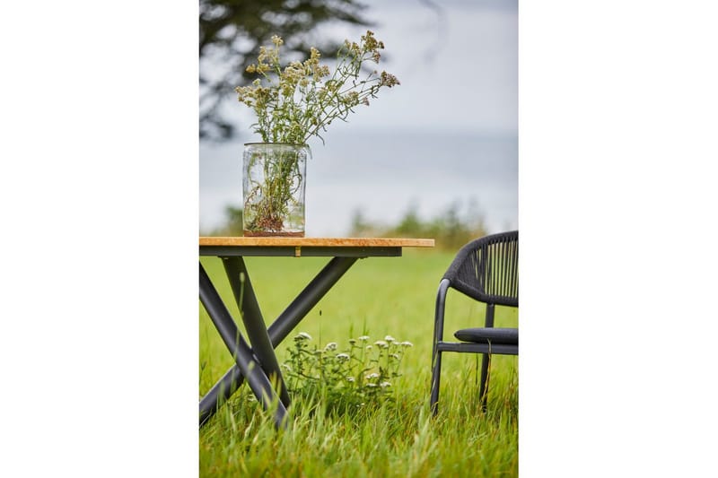 Hillerstorp Ekeryd Utebord Ø110 cm - Utemöbler - Utebord & trädgårdsbord - Matbord utomhus